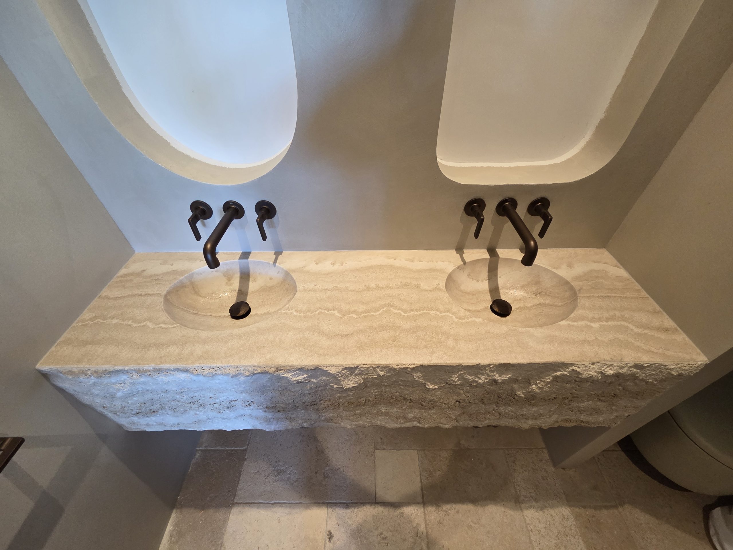 Salle de bain en pierre de Travertin