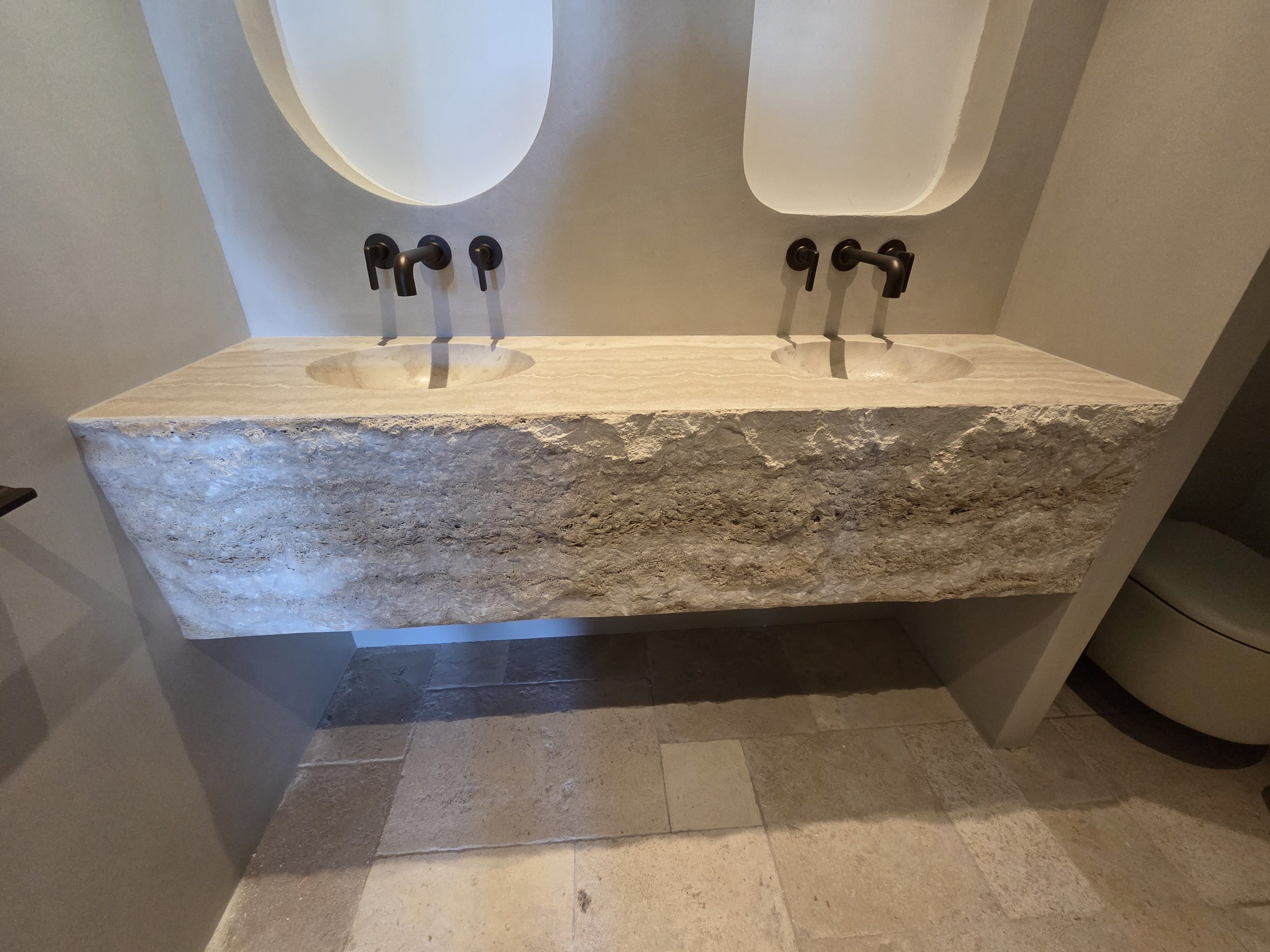 Salle de bain en pierre de Travertin