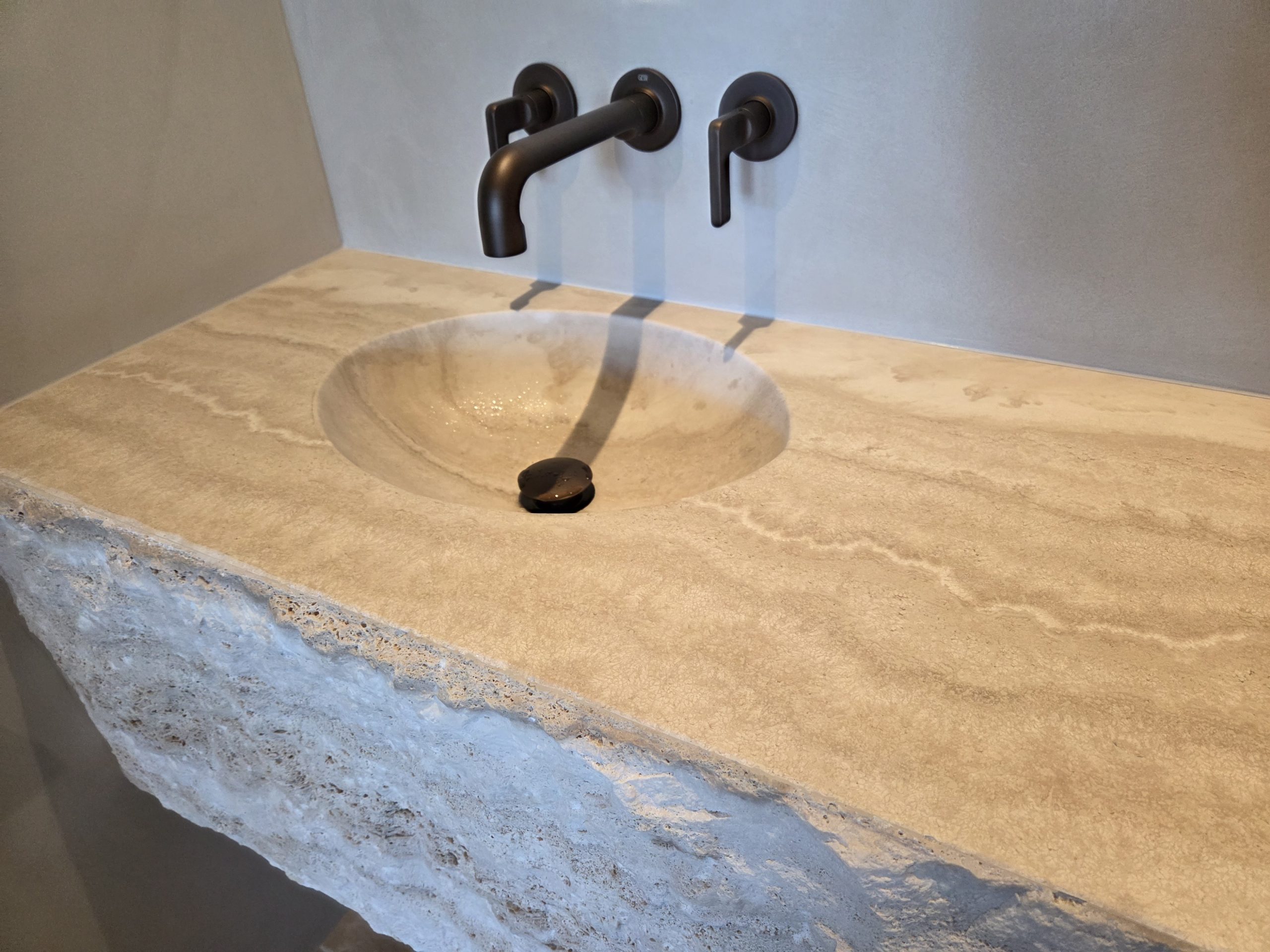 Salle de bain en pierre de Travertin