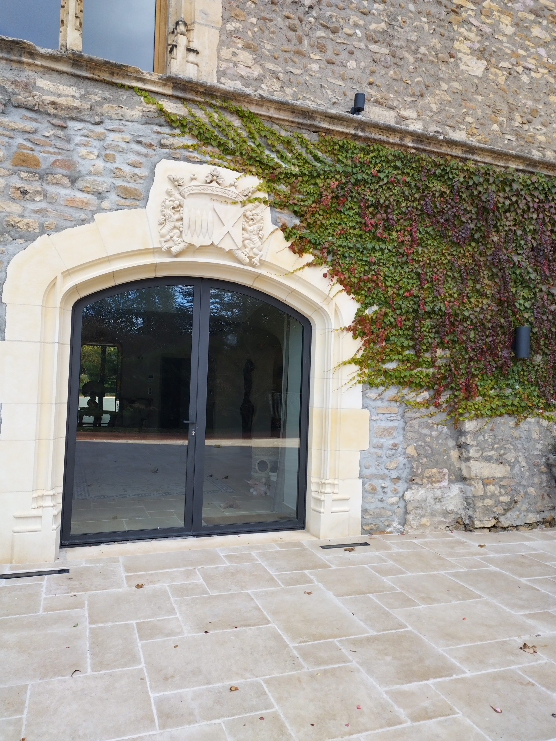 Taille de pierre Château de Tanay