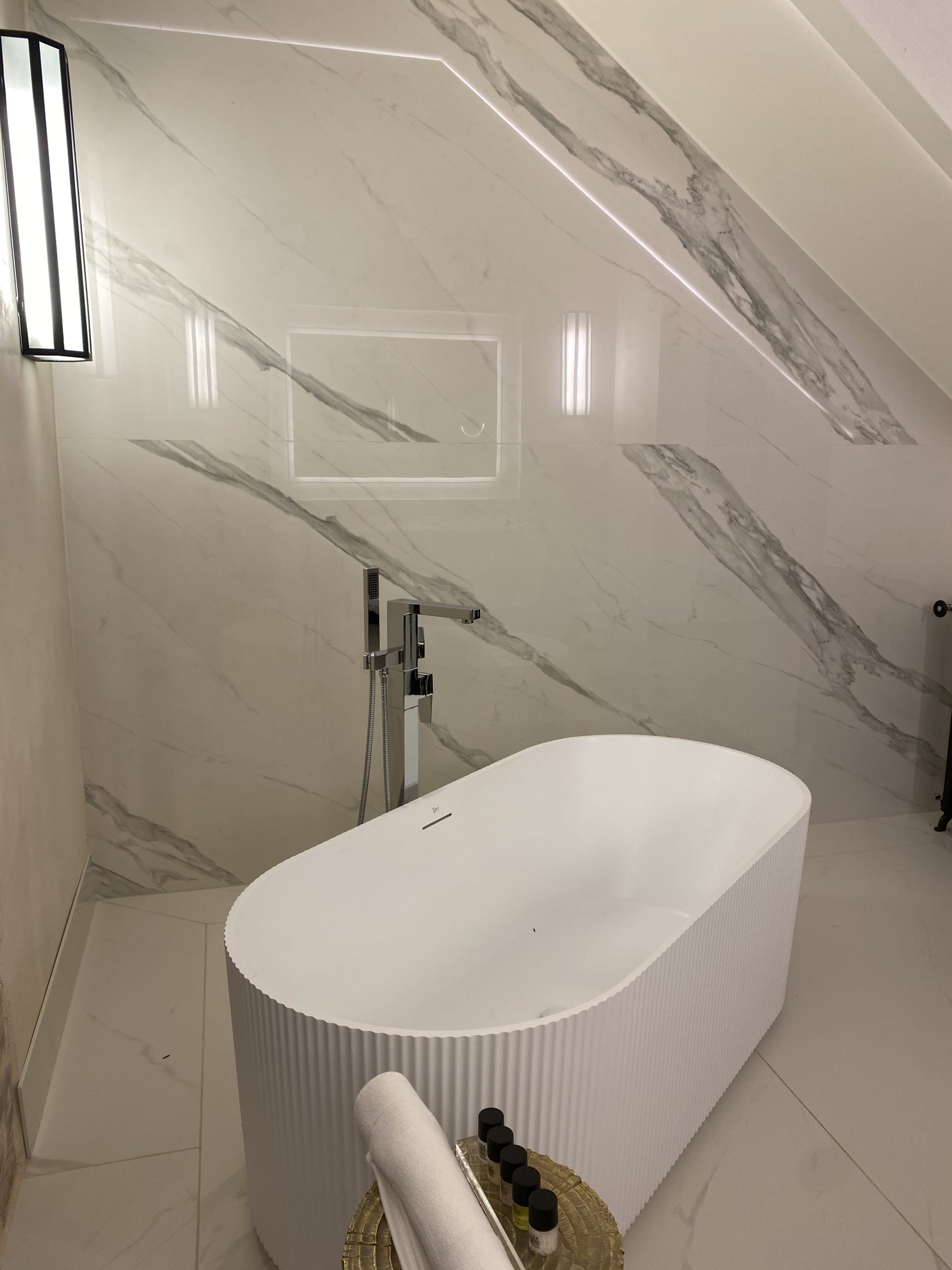 Salle de bain sur-mesure en DEKTON