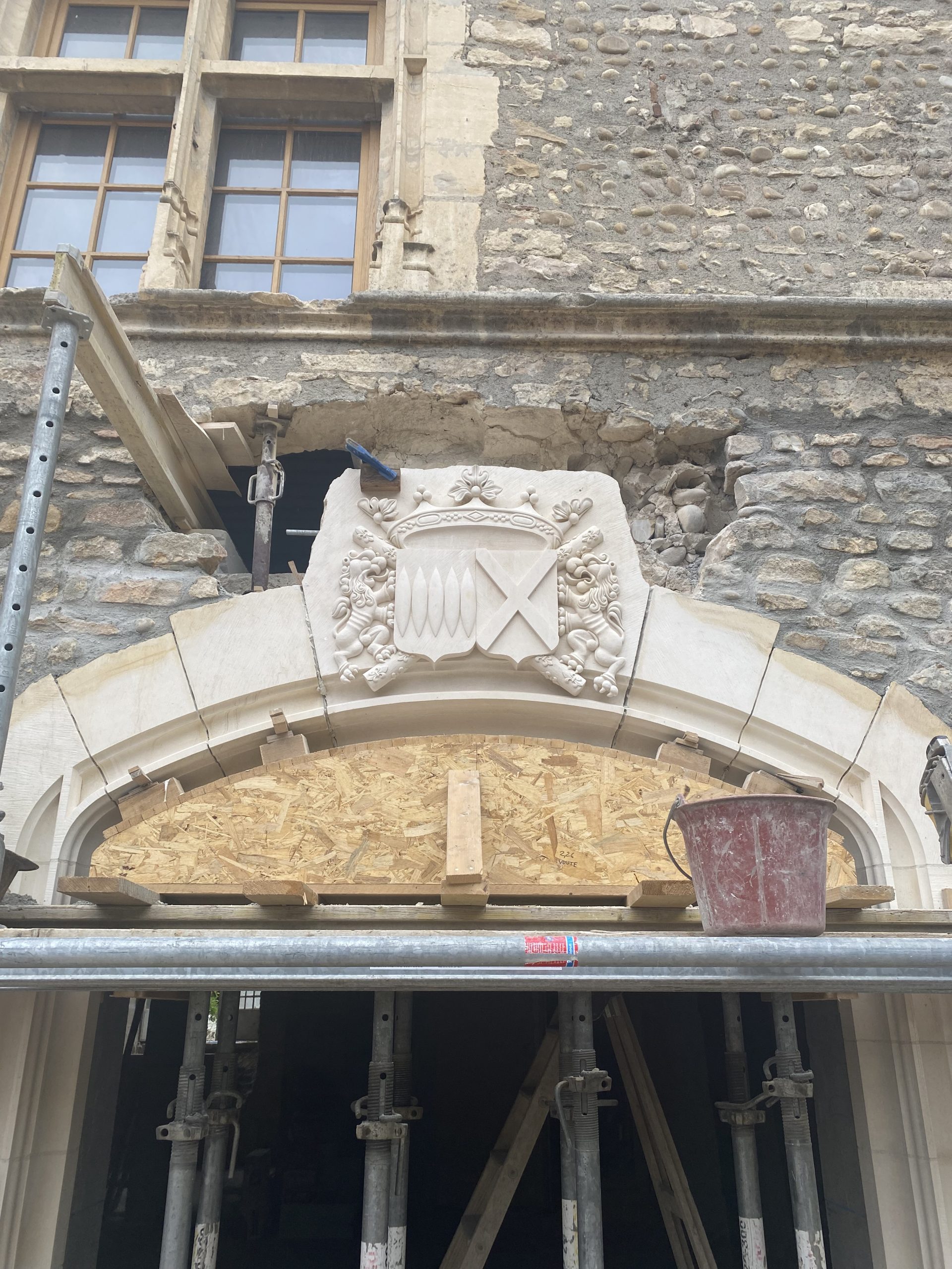 Taille de pierre Château de Tanay