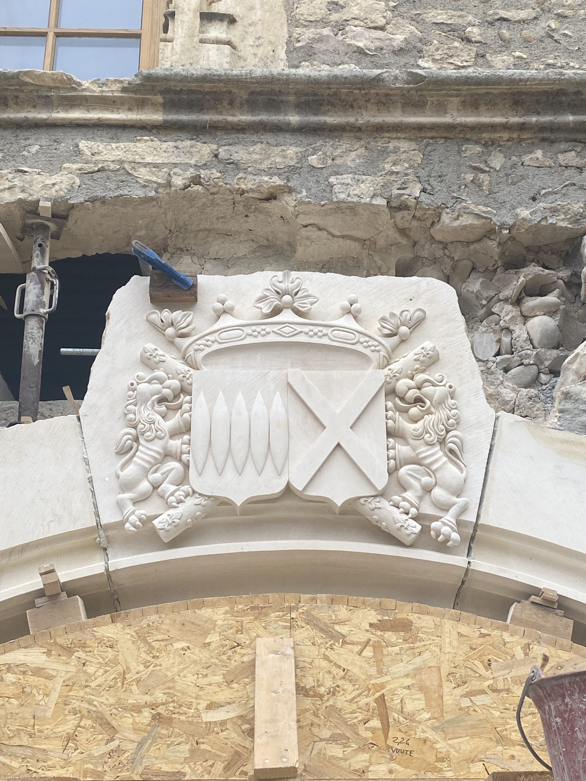 Taille de pierre Château de Tanay