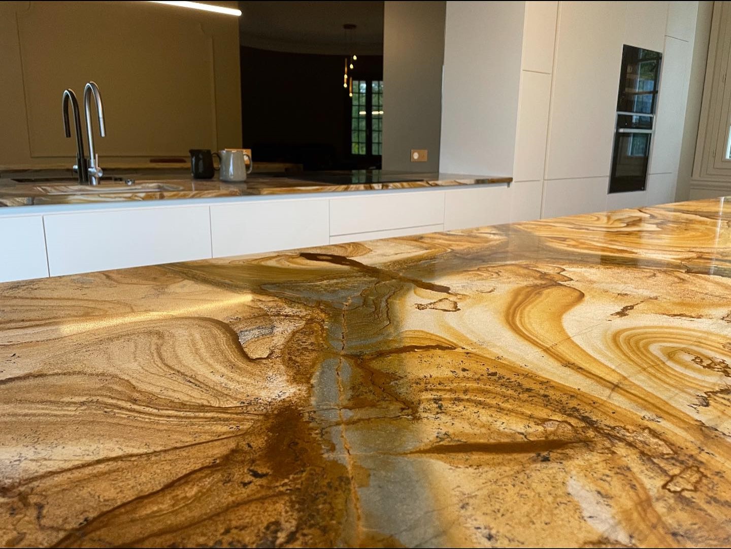 CUISINE EN QUARTZITE STONE WOOD