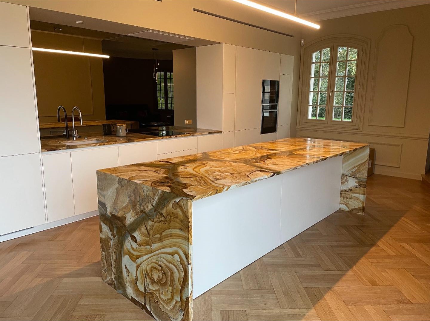 CUISINE EN QUARTZITE STONE WOOD