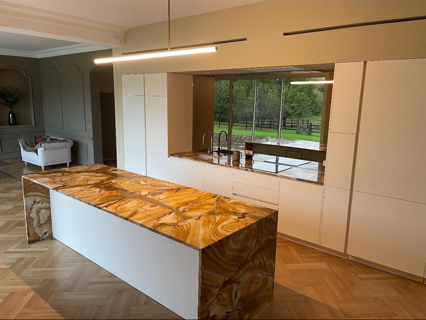 CUISINE EN QUARTZITE STONE WOOD
