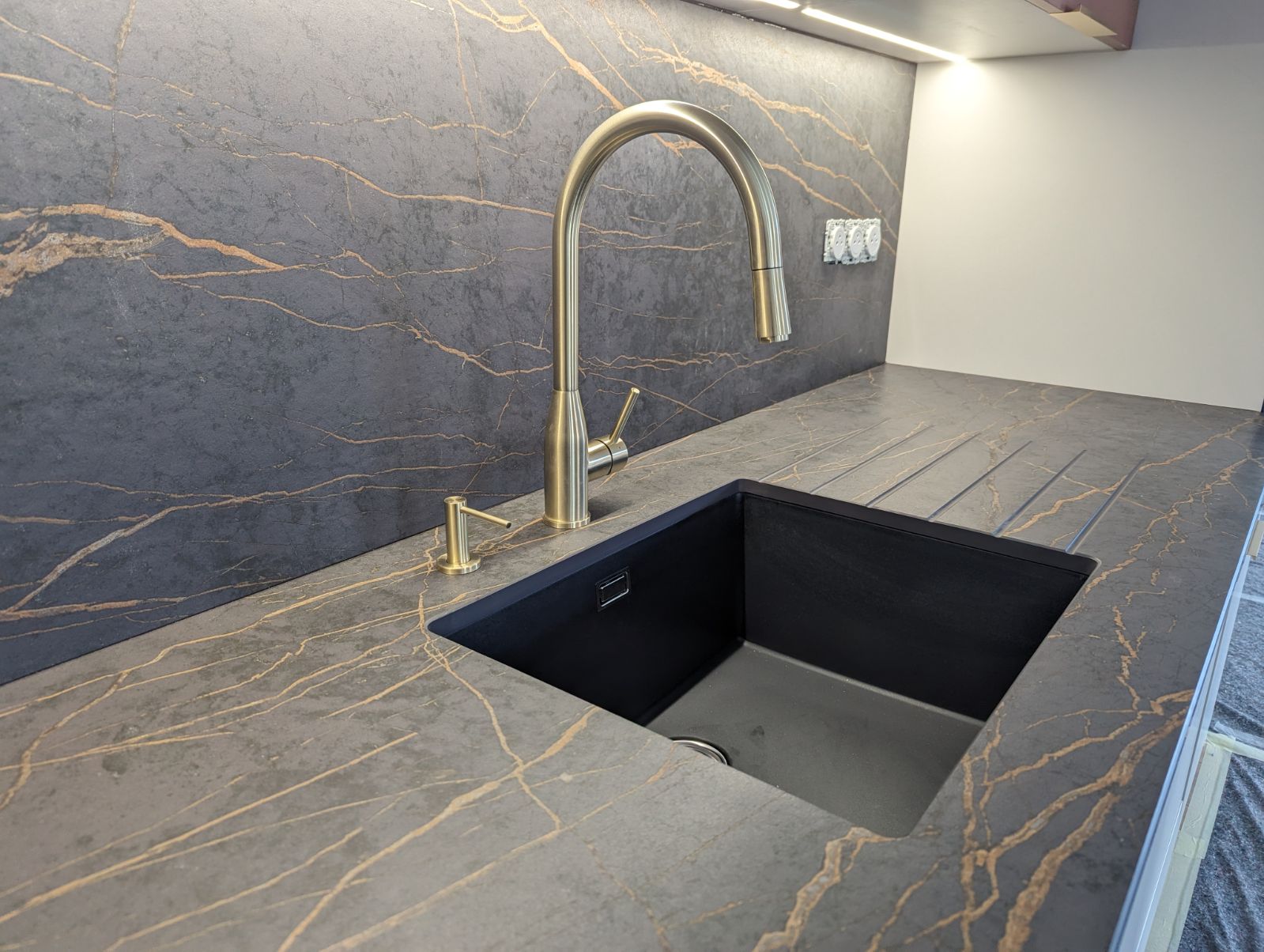 PLAN DE TRAVAIL SUR-MESURE