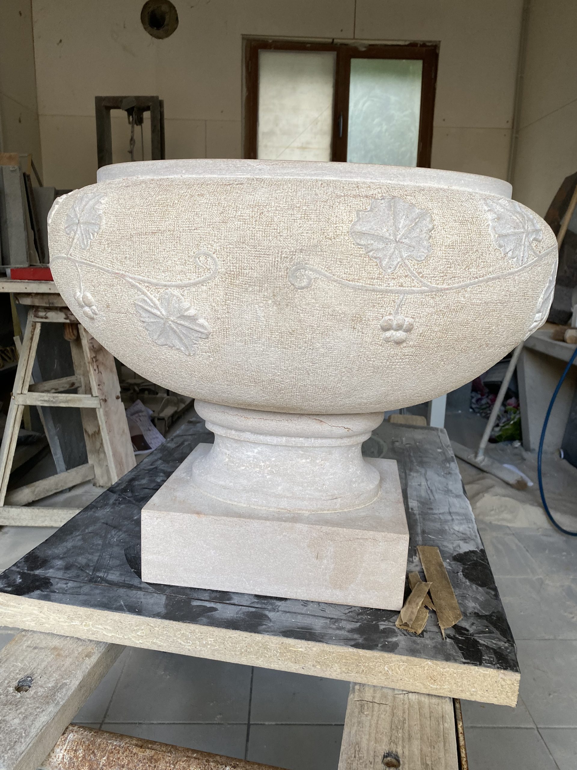 Vasque en pierre de Saint Martin
